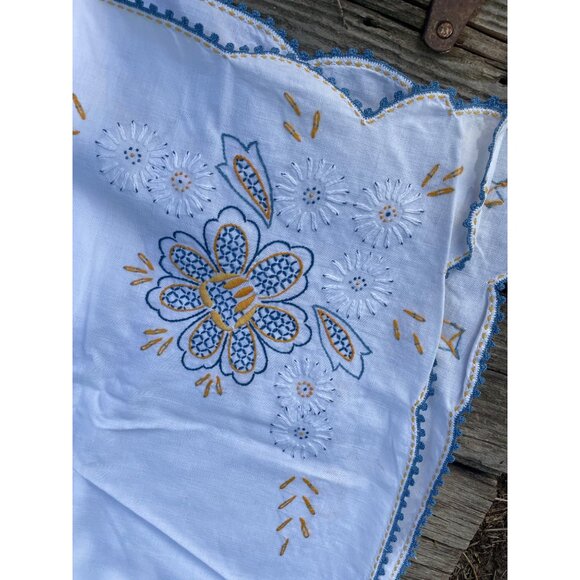 Vintage 1950s Cotton Card Table Tablecloth Napkin set Embroidery Floral - Picture 8 of 16